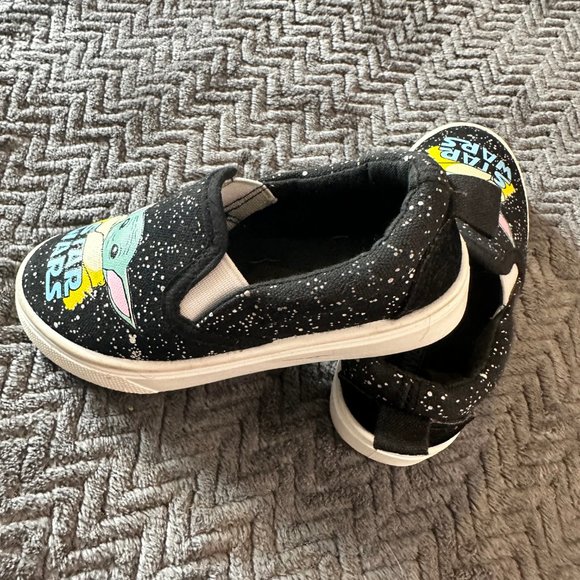 Star Wars The Mandalorians Baby Yoda Slip on Toddler Shoes - Picture 3 of 5